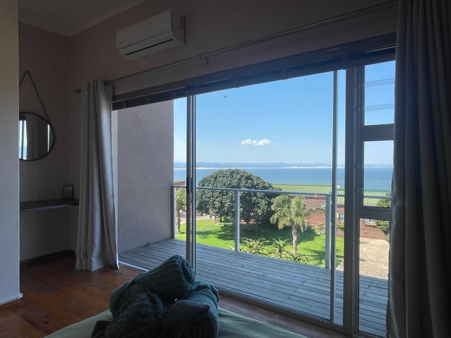 4 Bedroom Property for Sale in Wavecrest Eastern Cape